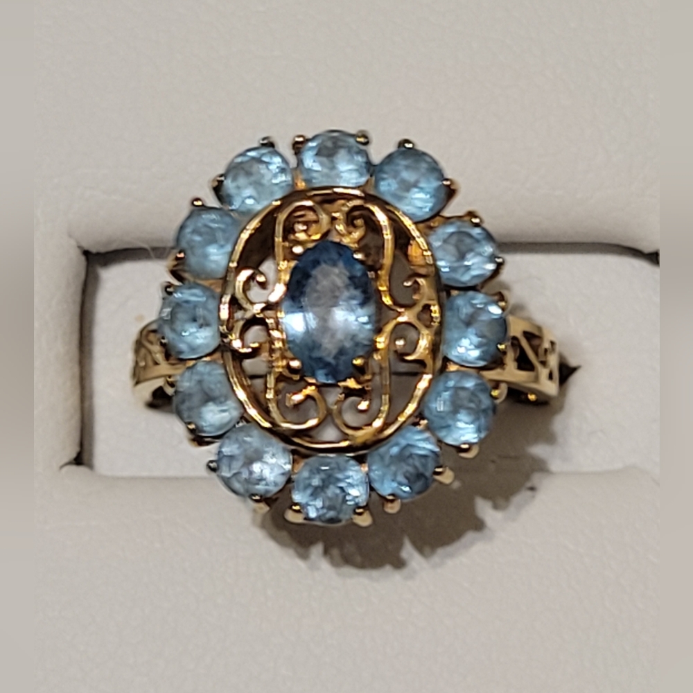 Vintage 10kt yellow gold light blue topaz filligree ring